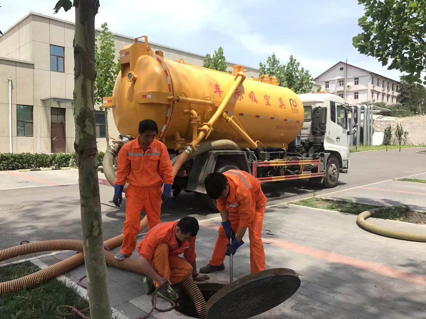 开鲁化粪池清理与5-8吨吸粪车施工效率分析